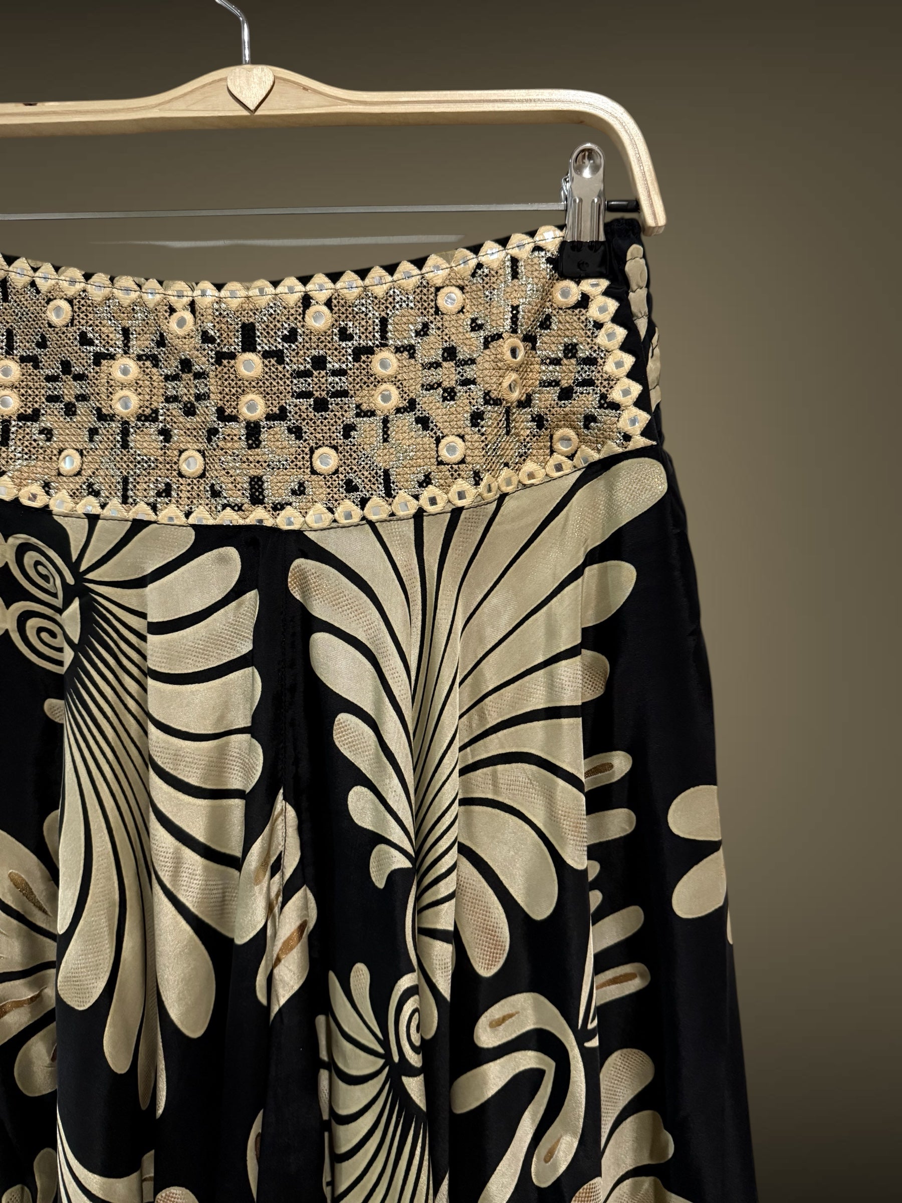 Falda pantalón  "India Bimba" negro y oro