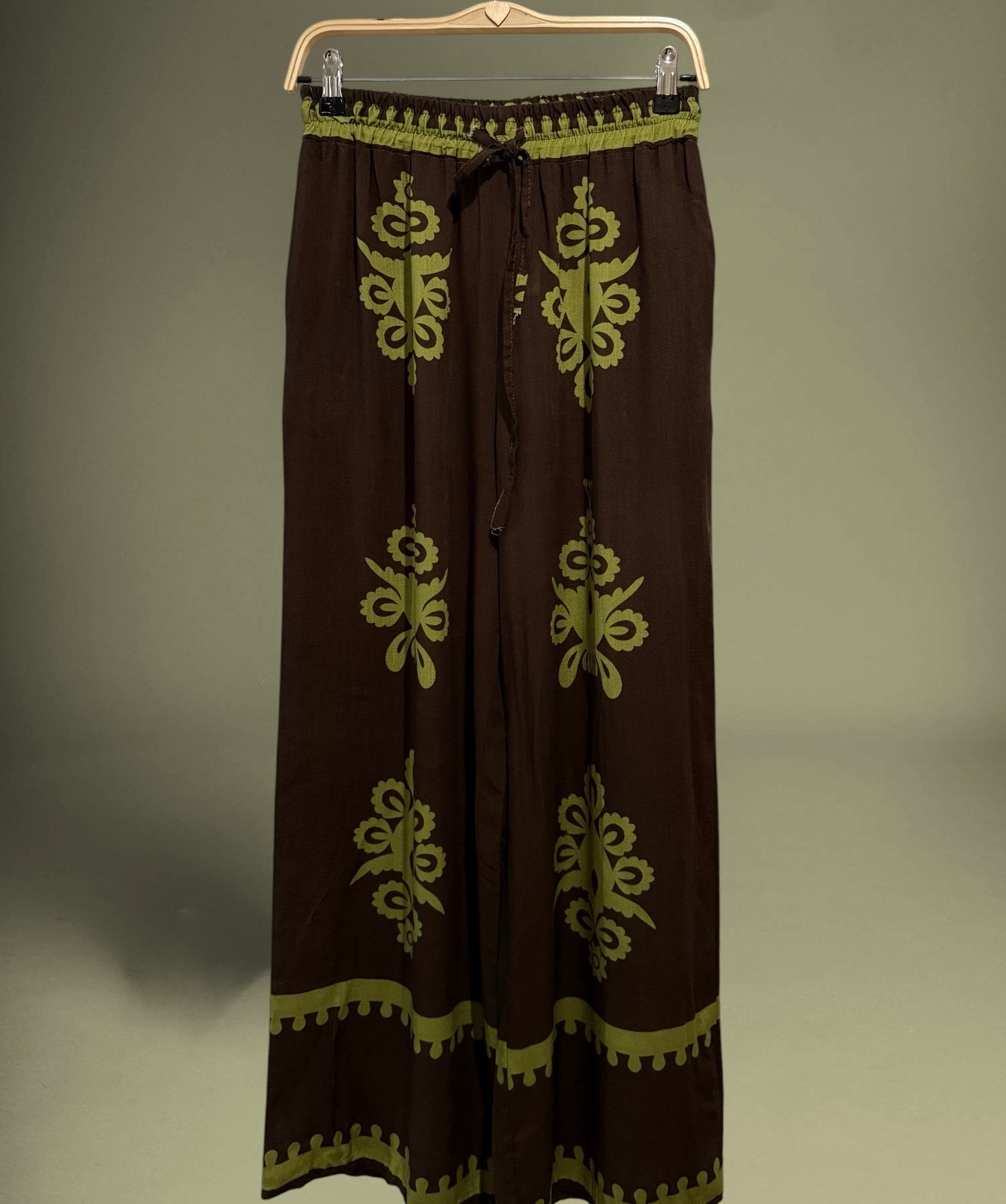 Pantalón "Mazzitella" marrón y lima