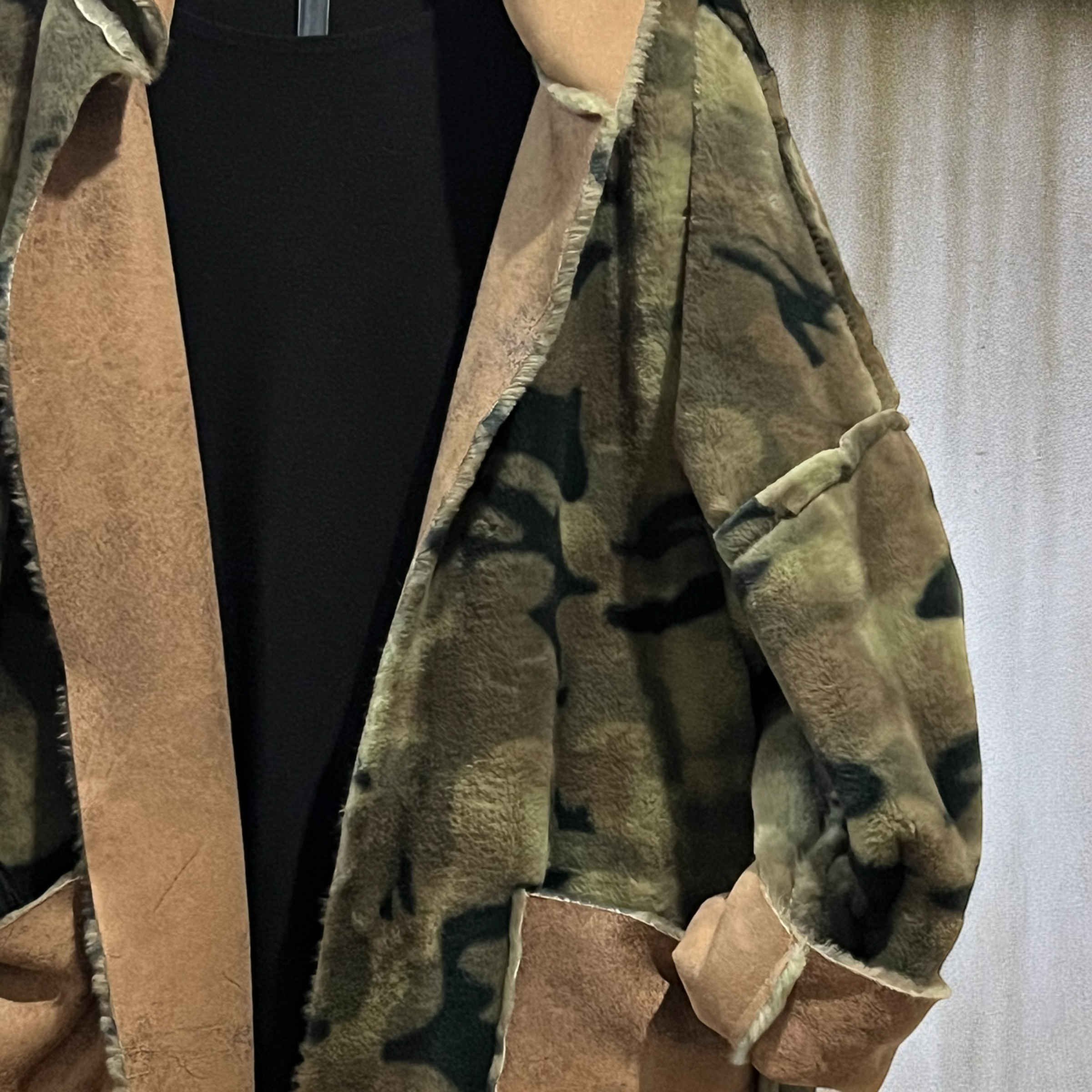 Abrigo "Must Camo" largo camel