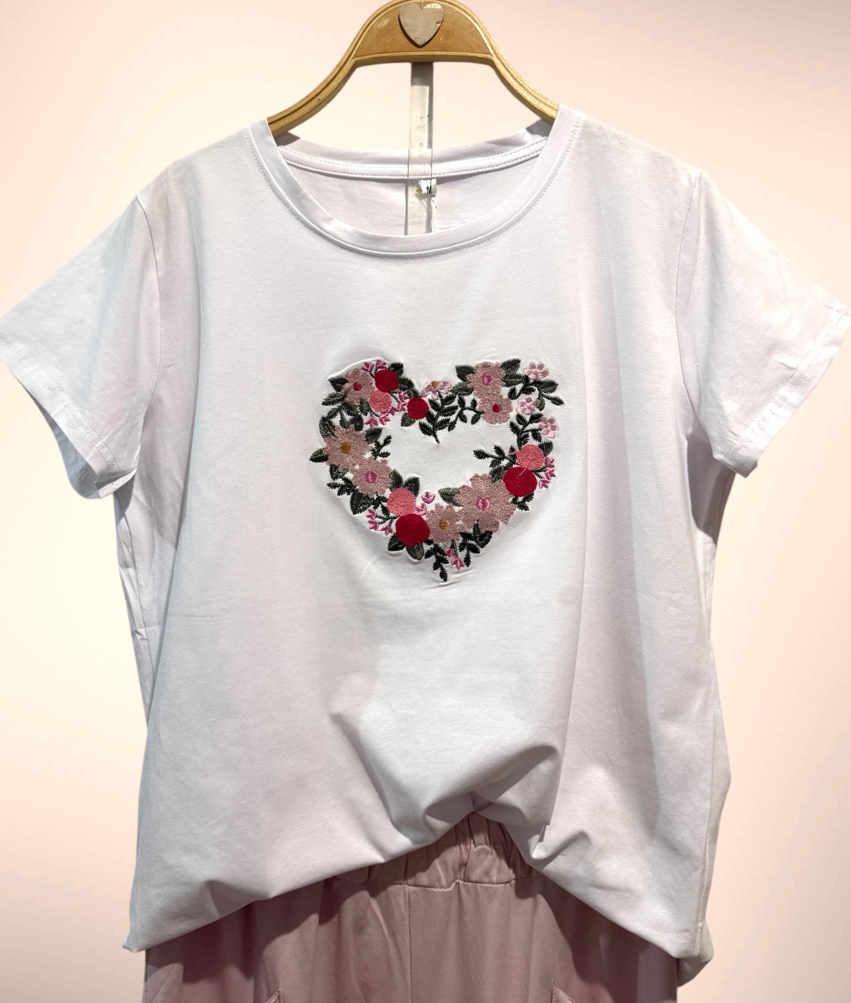 Camiseta "Corazón de Flor"