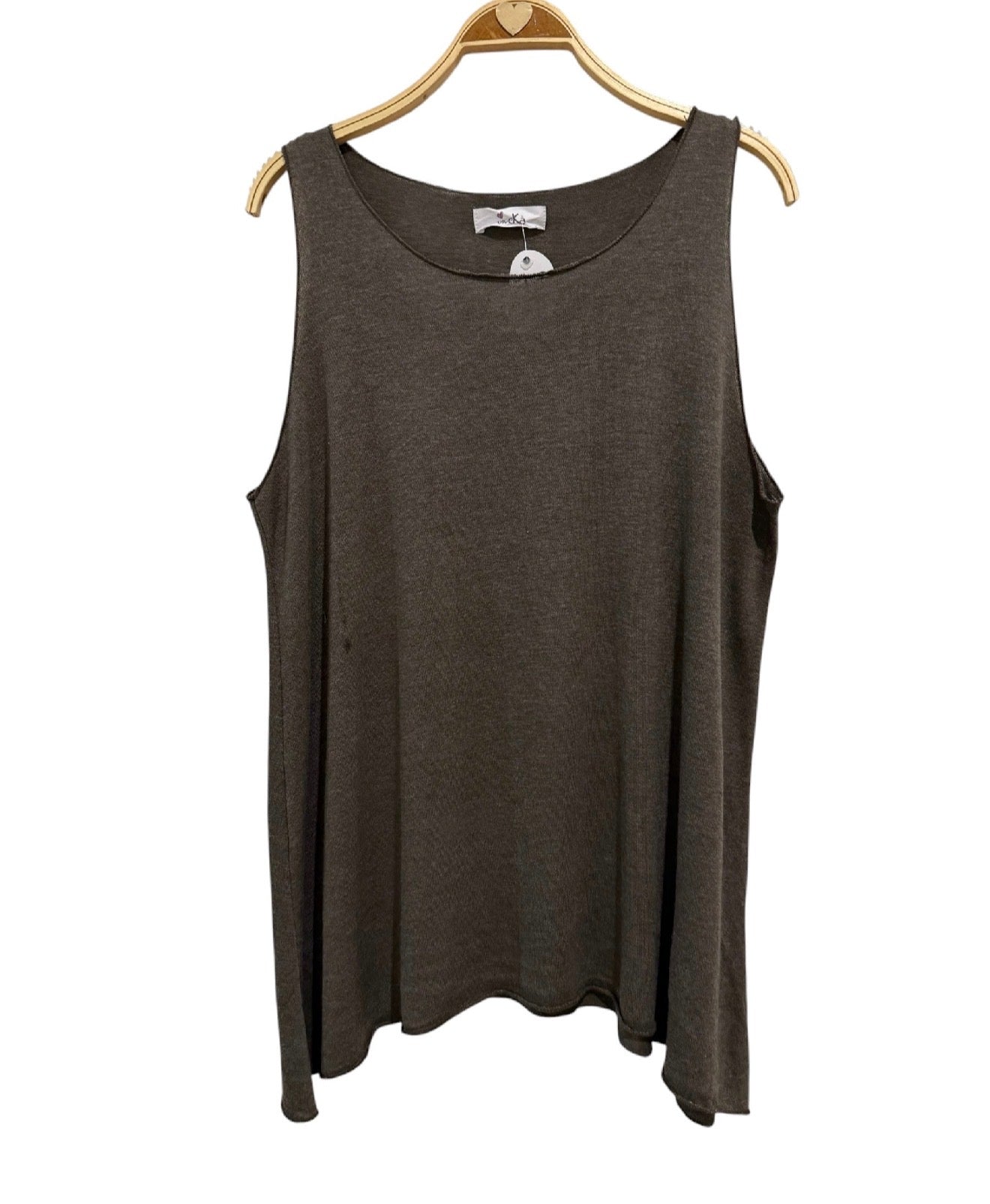Camiseta "Cassandra" marrón