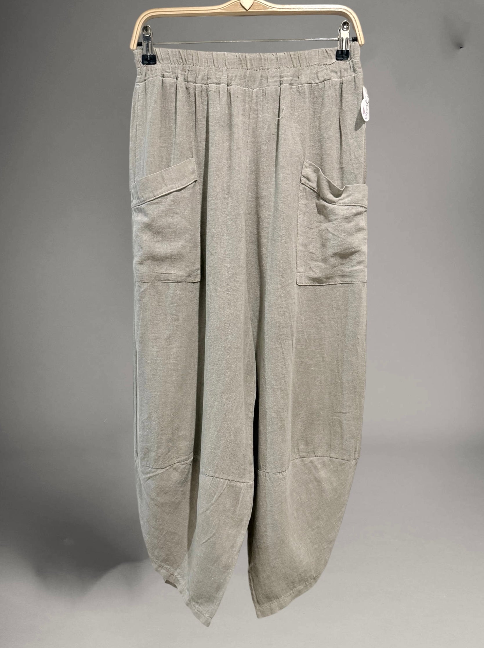Pantalón "Dana Slouchy Must" topo clarito