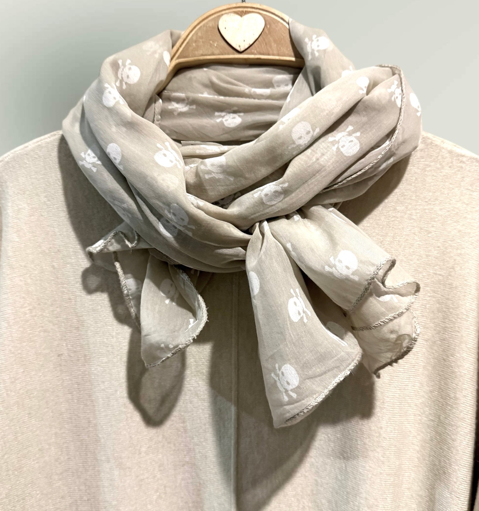 Pañuelo "Calaveritas" claro