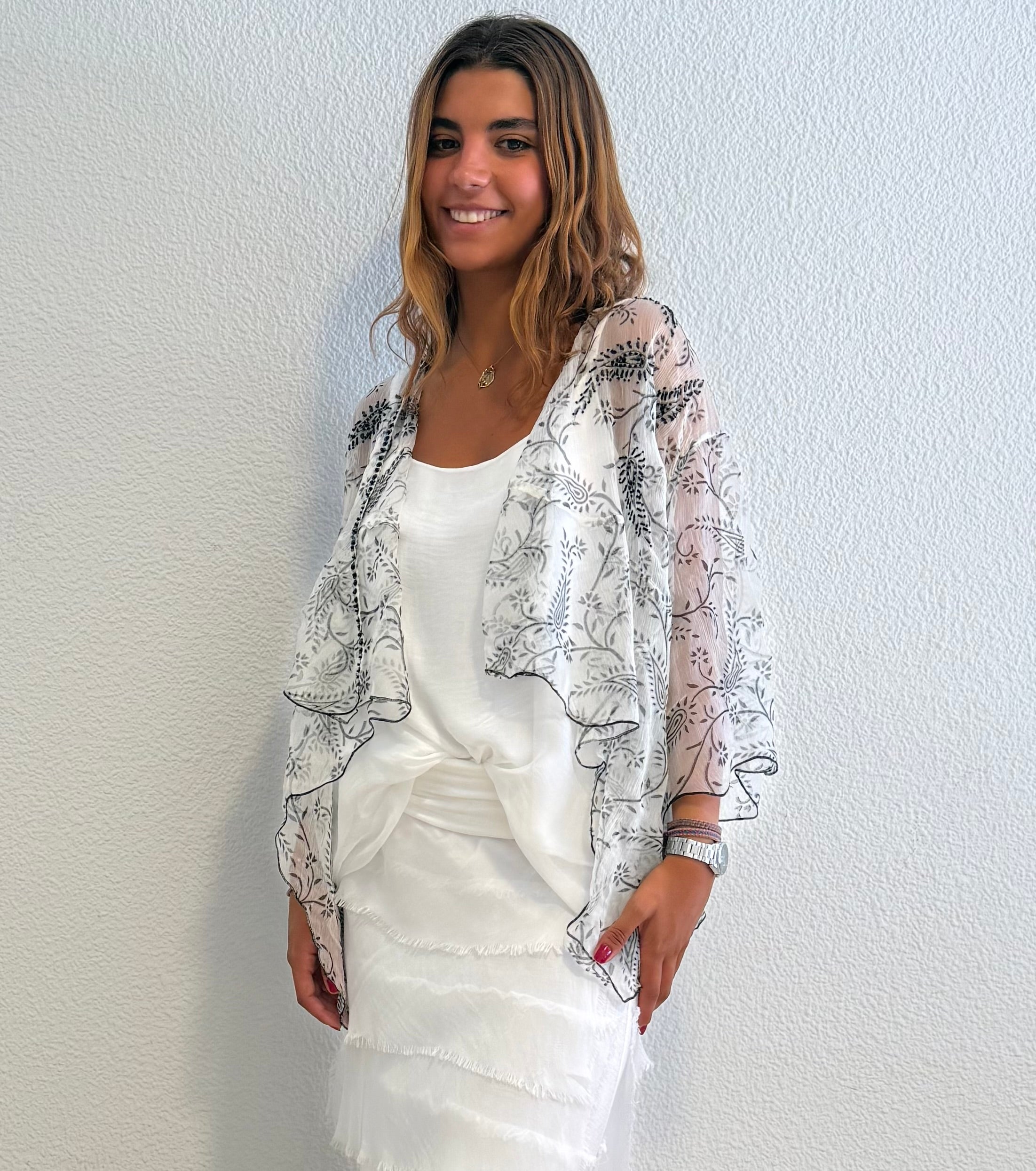 Bolero "Sherezade" blanco bordado en negro